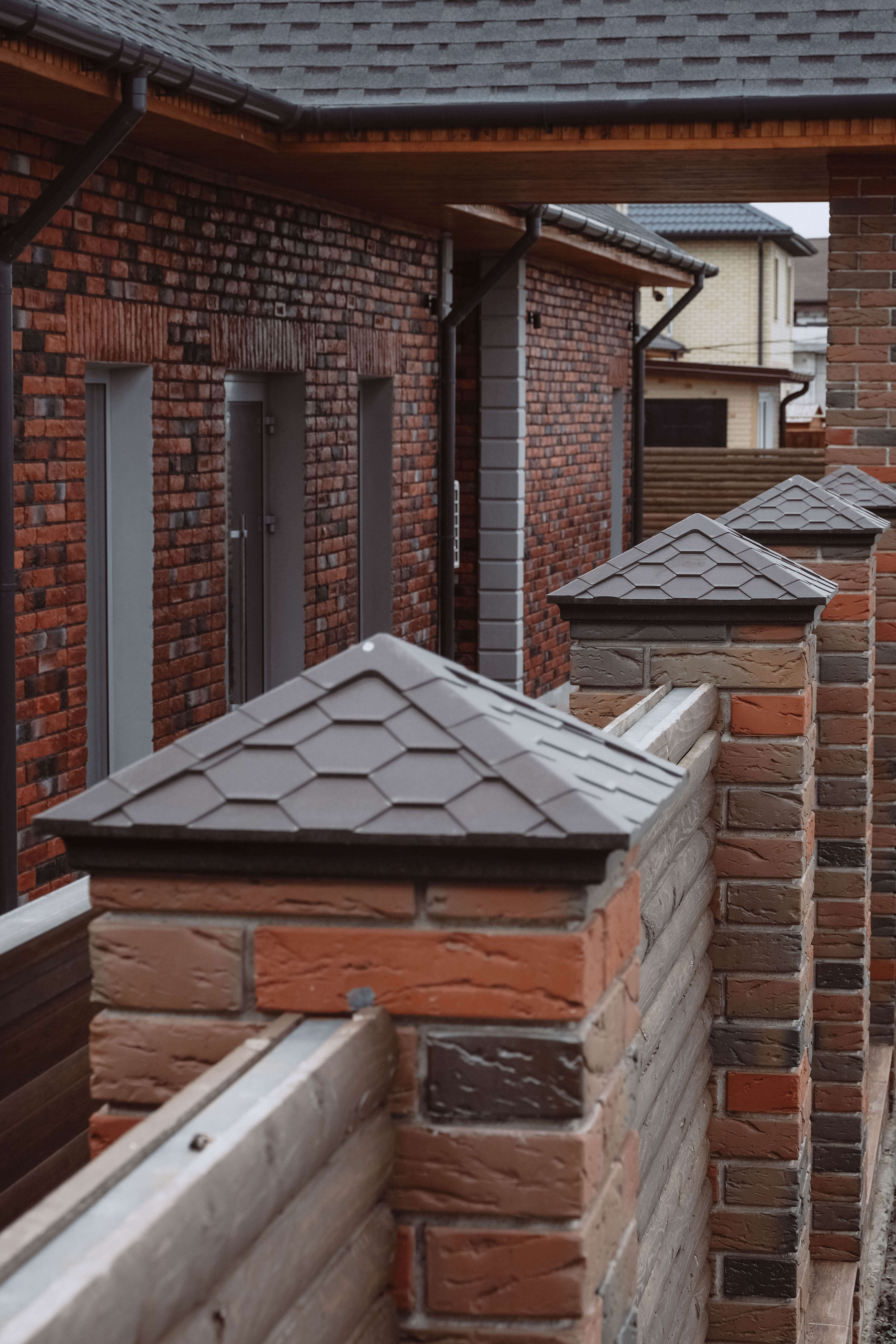 Колпак Zking Эверест Коричневый на столб 1.5х1.5 кирпича (390х390мм) в Киржаче фото